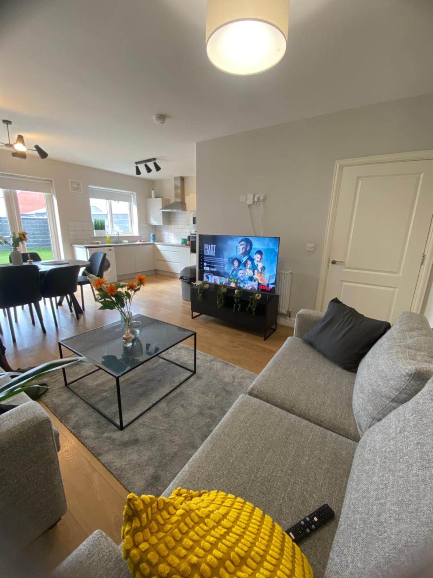 Extra Large Room In New House At Citywest Dublin Zewnętrze zdjęcie
